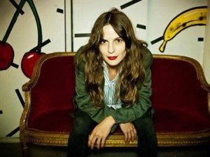 robi-cantora-francesa