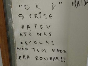 pichacao_escola_campinagrande