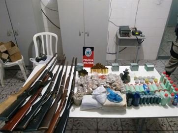 Homem Suspeito De Vender Armas Preso Oito Espingardas Na Para Ba