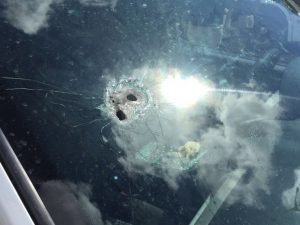 carro_baleado-bala-tiro