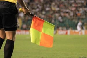 arbitragem-juiz-bandeirinha-futebol