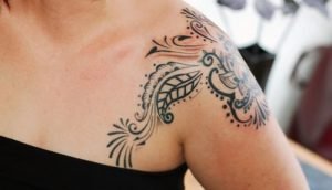 tatuagem-feminina-tribal-no-ombro