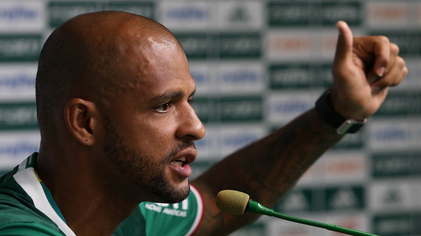 Mattos confirma saída de Felipe Melo e diz que Palmeiras não vai