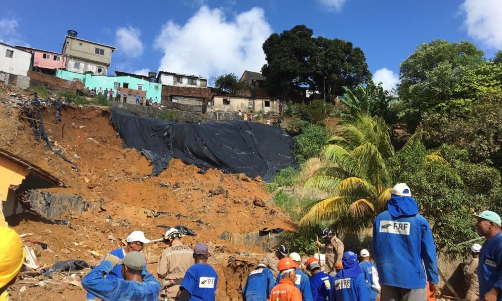 Deslizamento De Barreira No Recife Pe Deixa Cinco Mortos Portal S