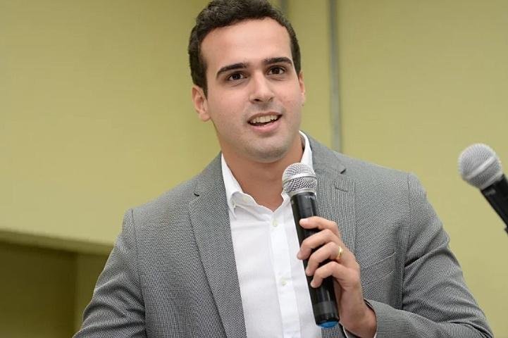 Lucas Ribeiro PP 33 anos é eleito o vice governador mais jovem do