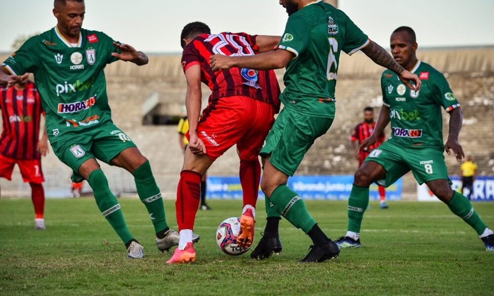 Sousa vence por 3 a 0 Auto Esporte no estádio Almeidão em João Pessoa ...